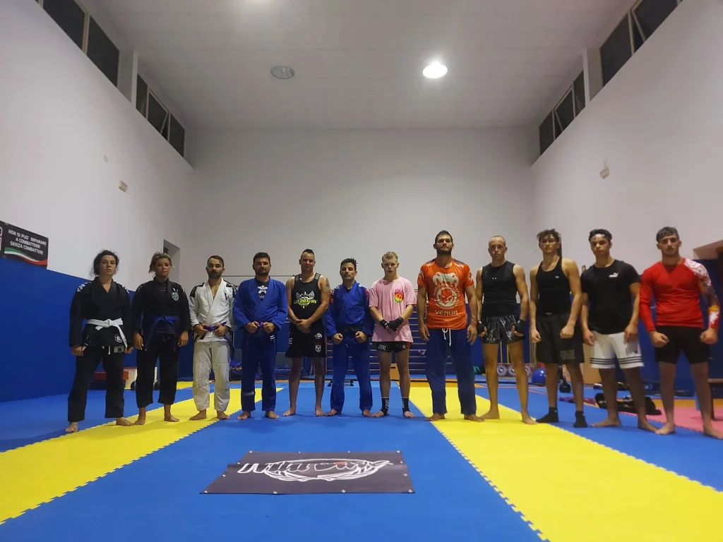Groupe de pratiquants de GSC MMA sur les tapis